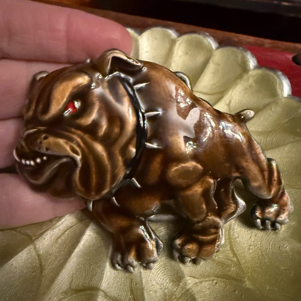 Siskiyou Gifts 1992 vintage metal/enamel coated bulldog belt buckle.